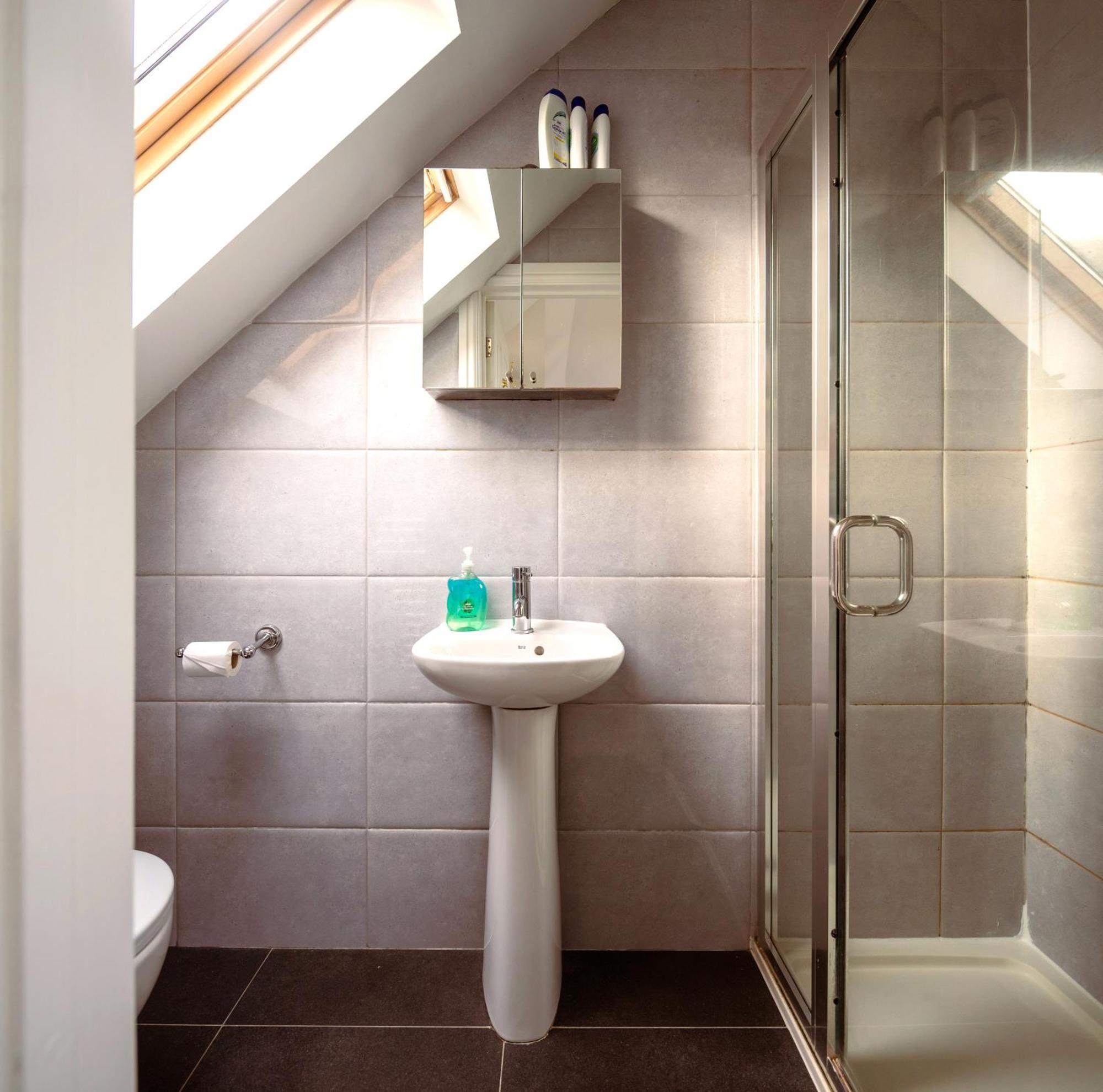 Family Home In Central Guildford With Parking Exteriér fotografie