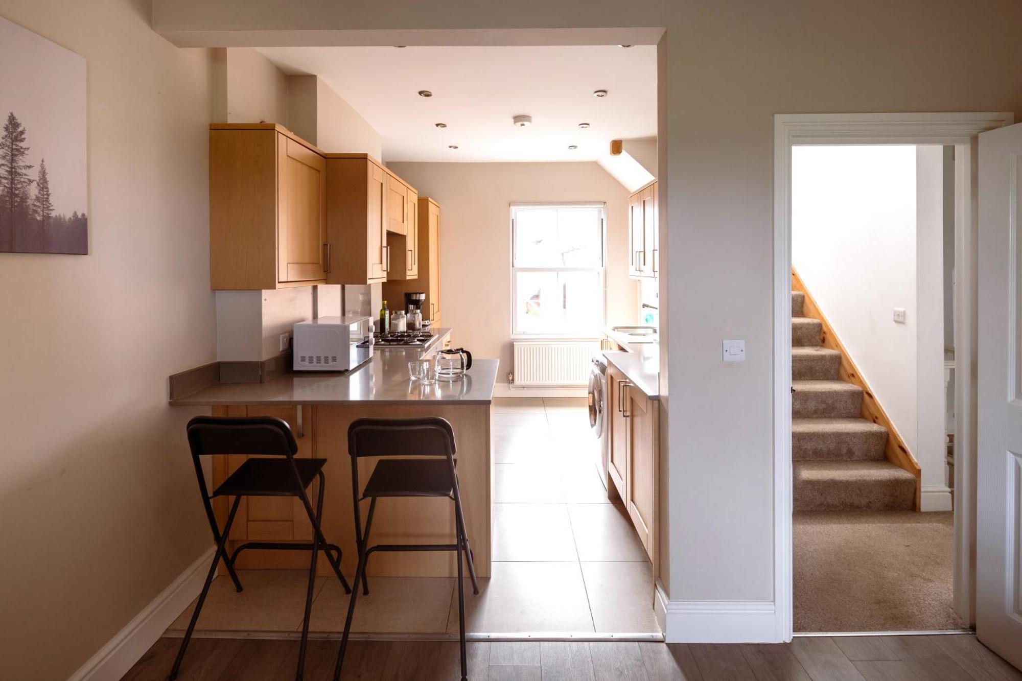 Family Home In Central Guildford With Parking Exteriér fotografie