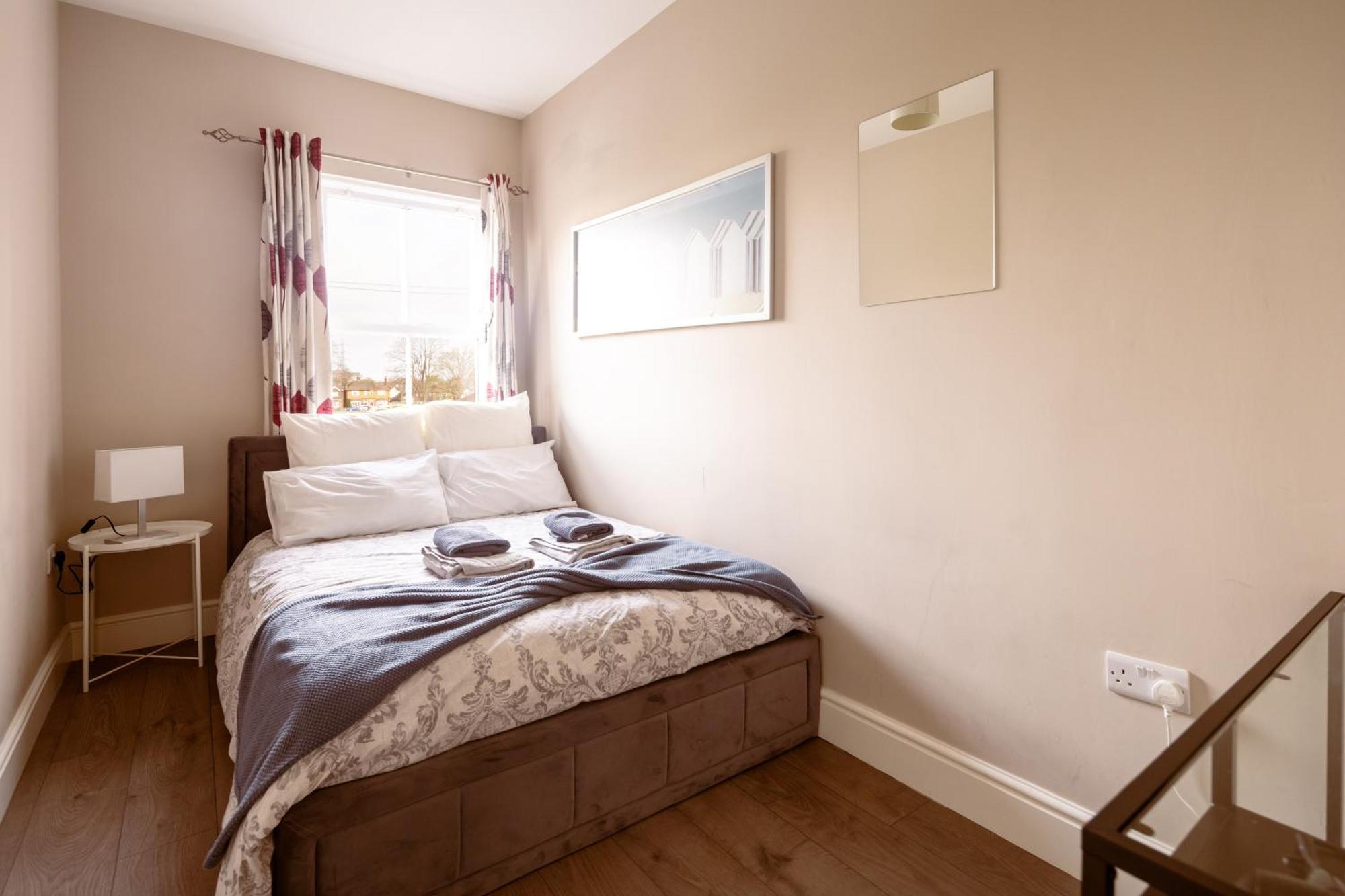 Family Home In Central Guildford With Parking Exteriér fotografie