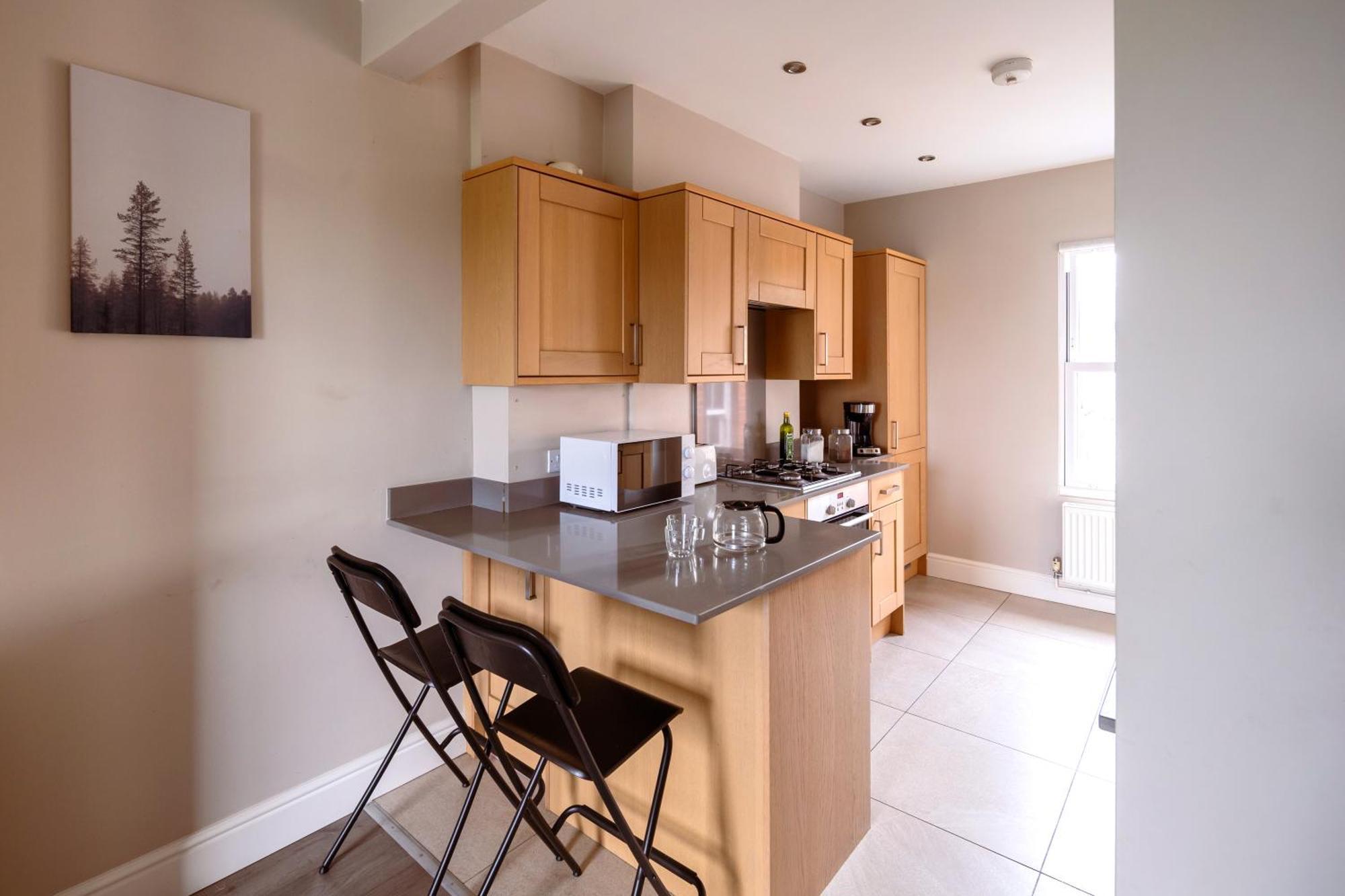 Family Home In Central Guildford With Parking Exteriér fotografie
